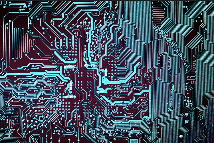 Tehnološka inovacija hitro poganja rast trga HDI PCB